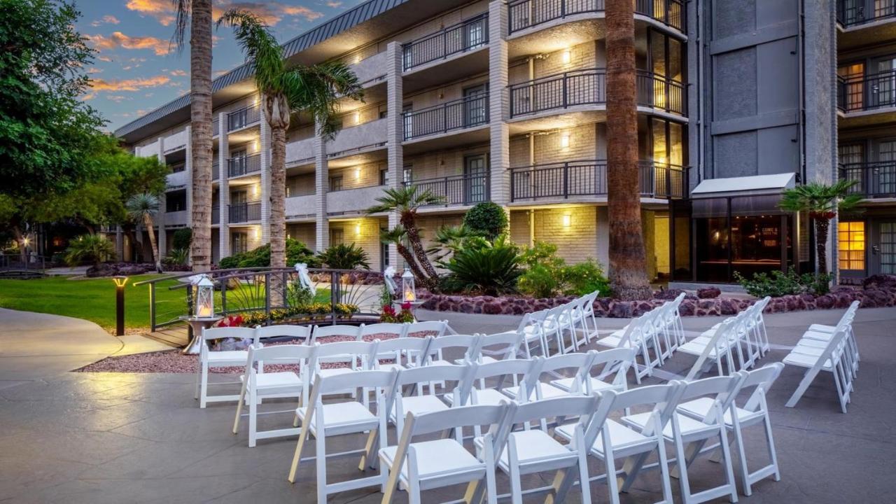 Holiday Inn And Suites Phoenix Airport North By Ihg Exterior foto