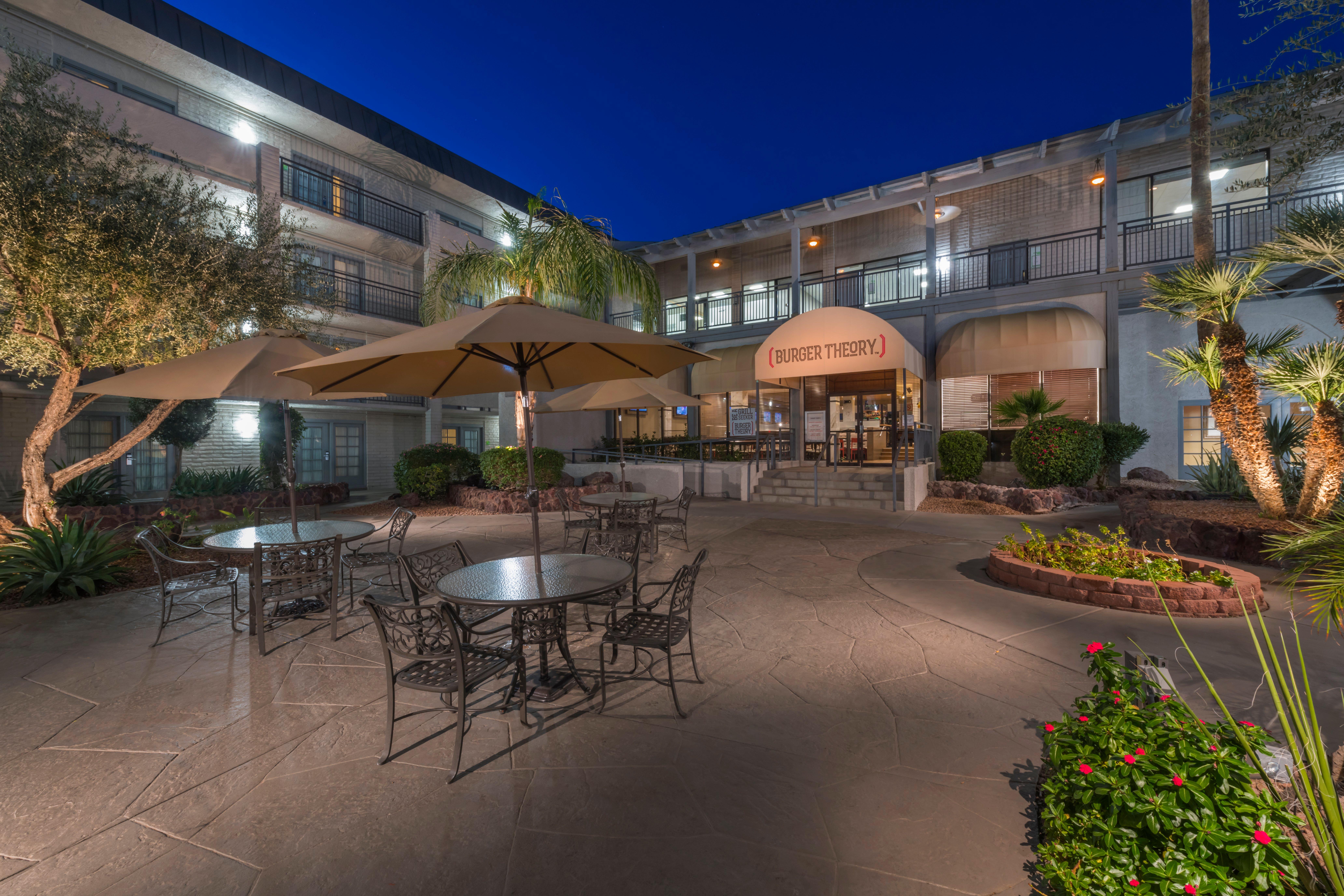 Holiday Inn And Suites Phoenix Airport North By Ihg Exterior foto