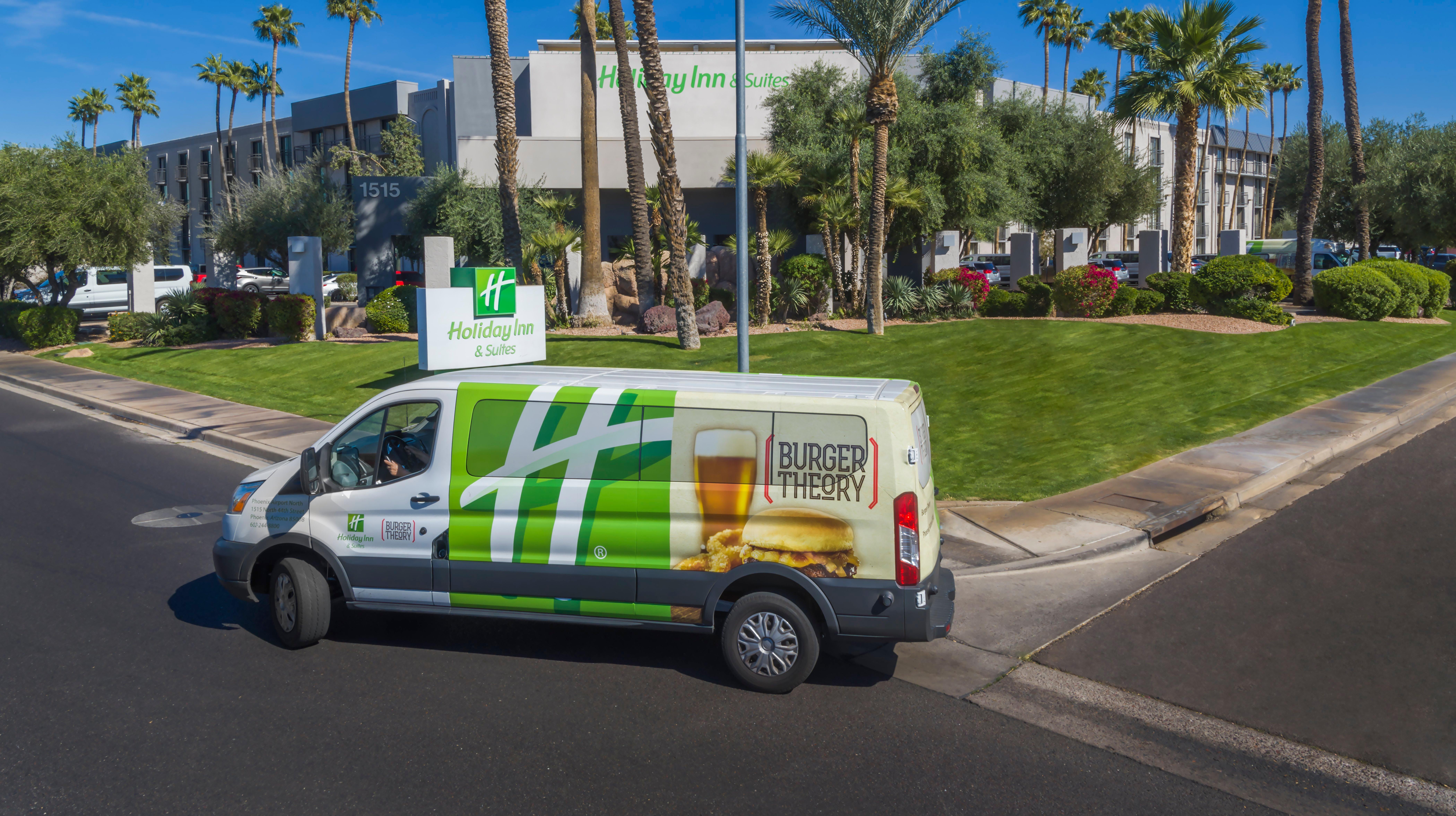 Holiday Inn And Suites Phoenix Airport North By Ihg Exterior foto