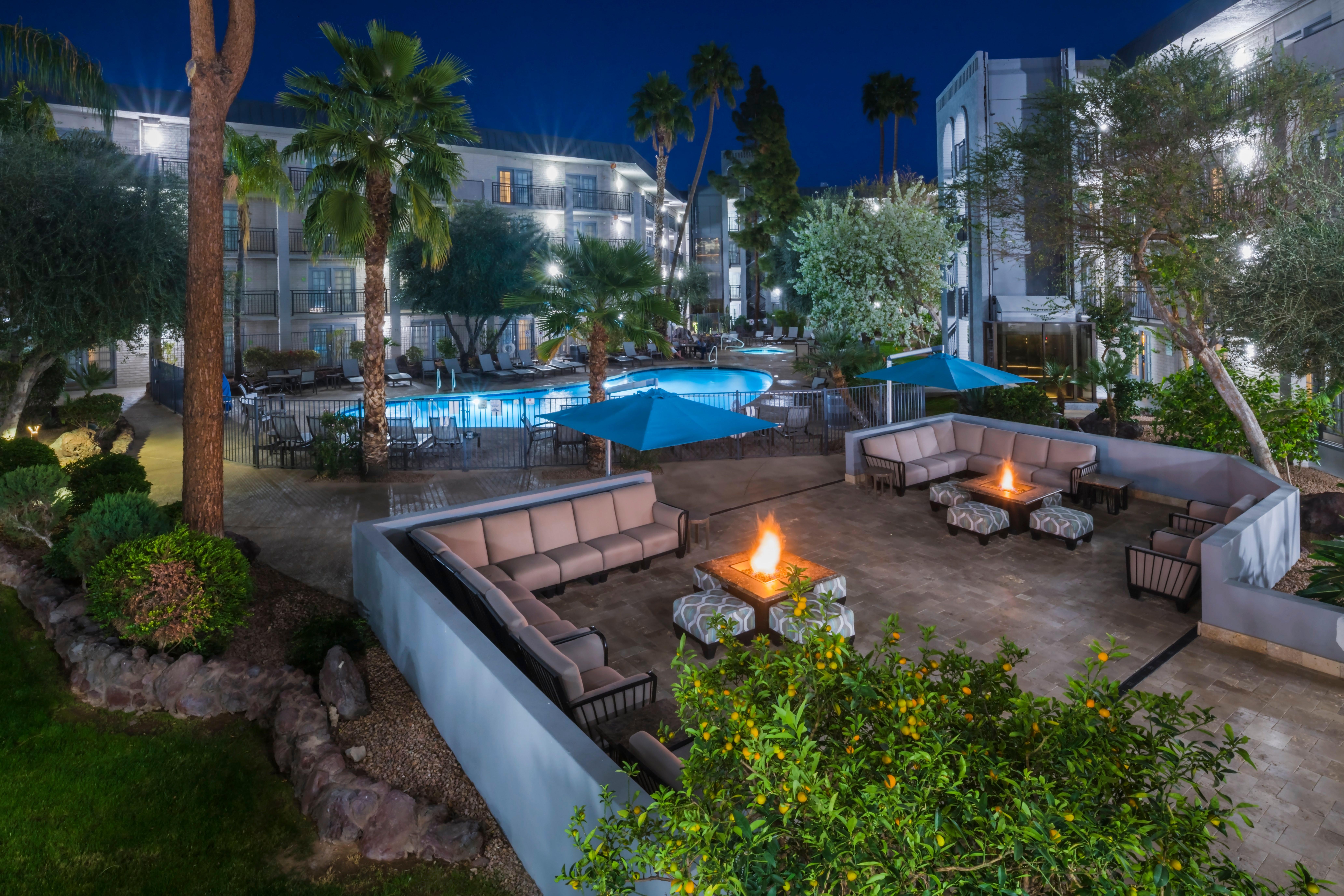 Holiday Inn And Suites Phoenix Airport North By Ihg Exterior foto